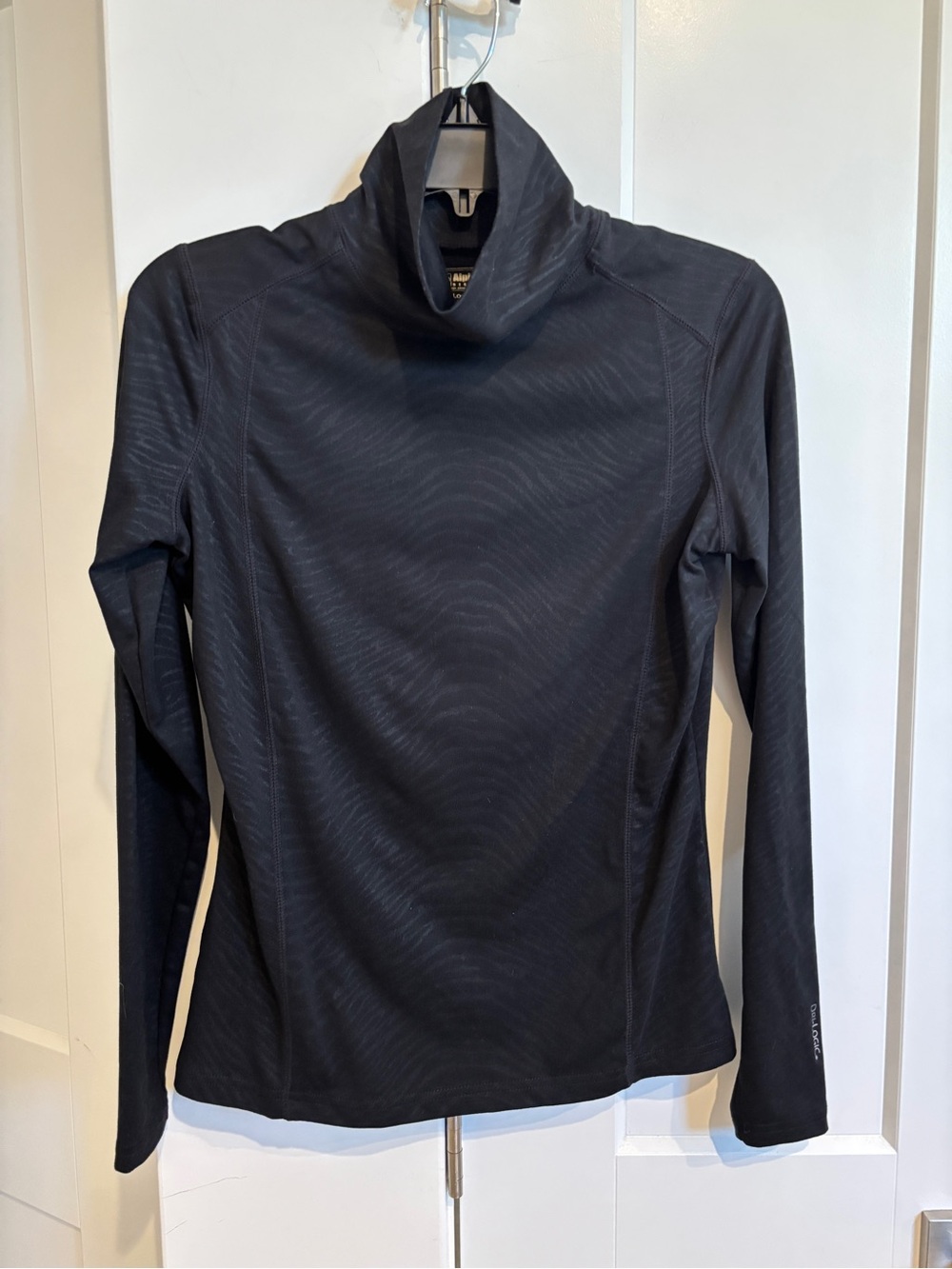Alpine Design Mock Neck Long Sleeve Top. Size S